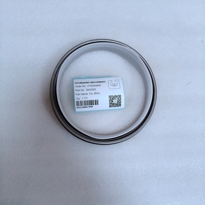 Excavator Engine Parts Crankshaft Oil Seal 3933262 for R140LC-7 R140LC-9S